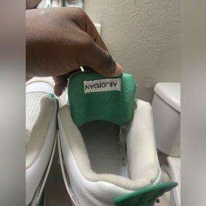 Jordan 4 sb just gew out of them don’t have the original box